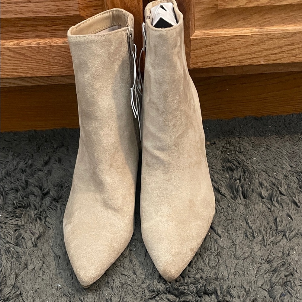Elegant Tan Suede Ankle Boots
